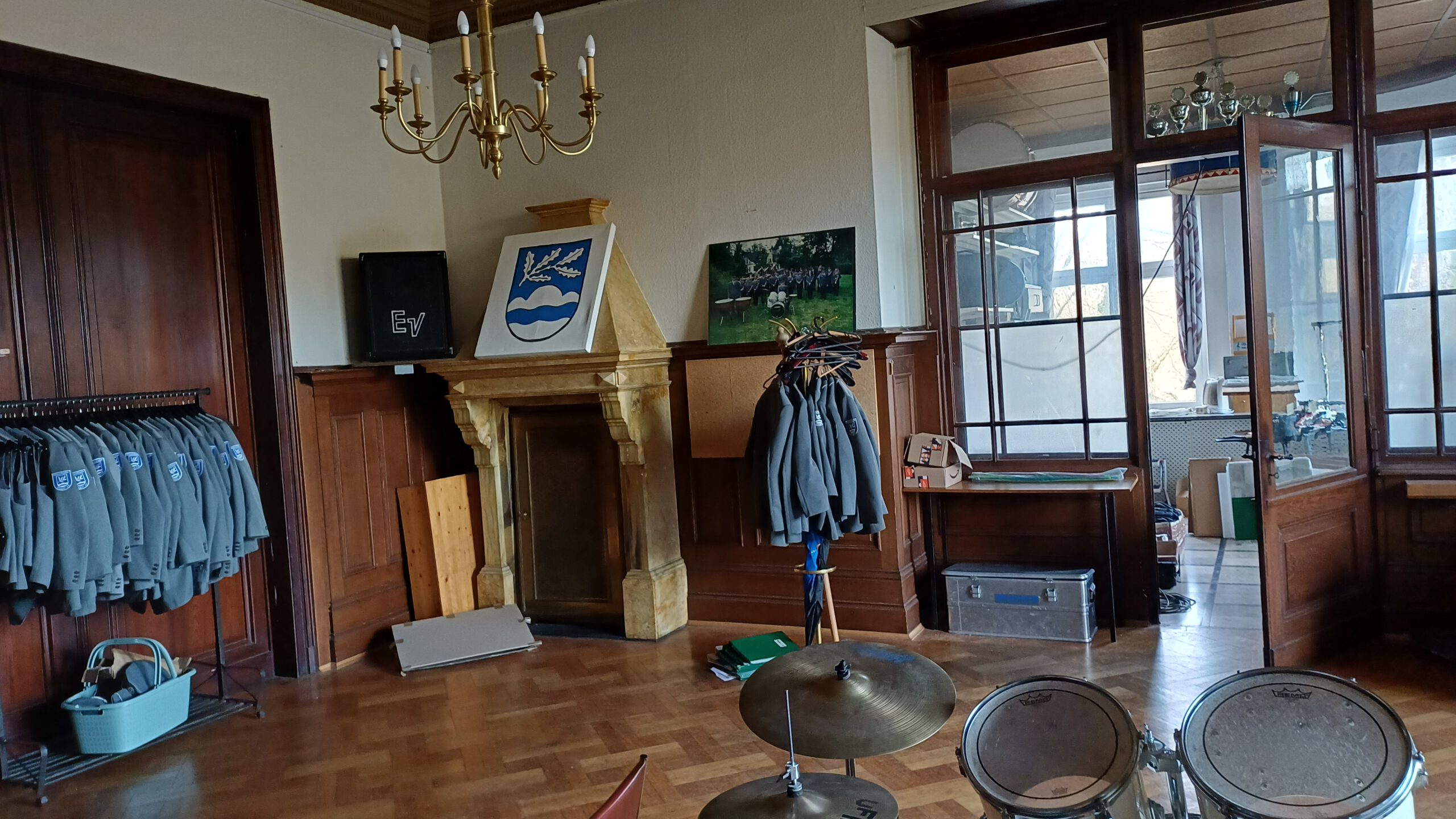 Das Haus Dassel ist auch Ausstellungshaus für die Produkte, wie edle Kamine, die in einer ansprechenden Umgebung besonders zur Wirkung kommen.